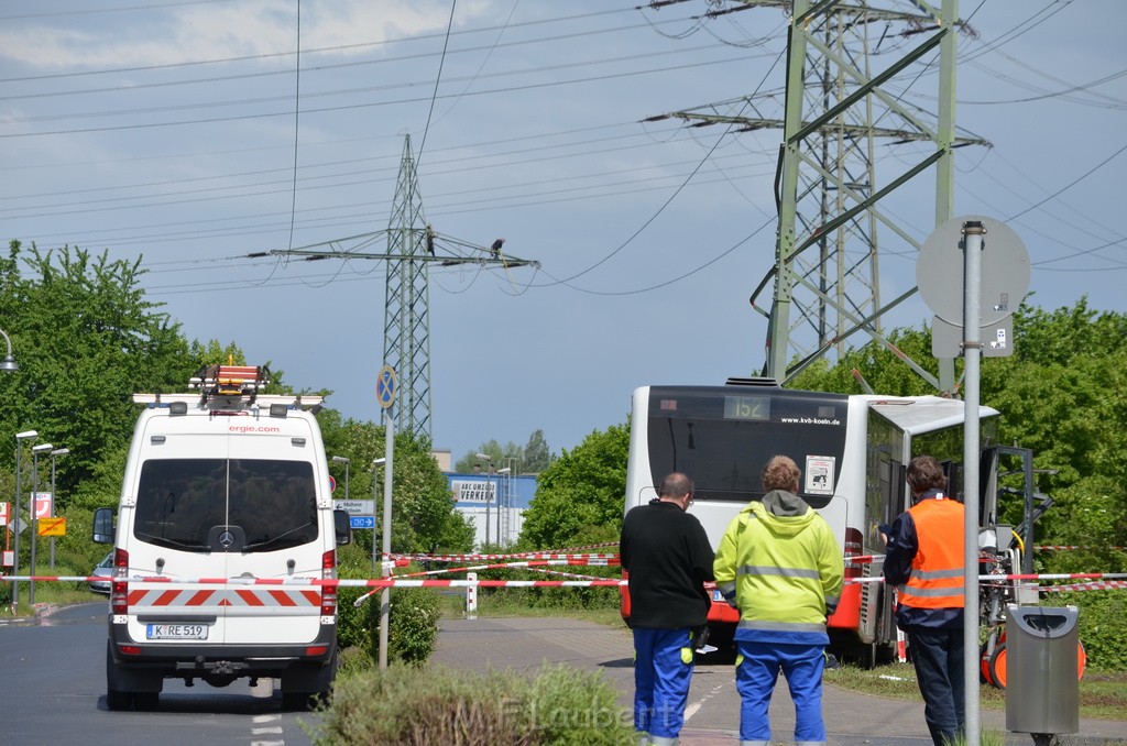 Schwerer Bus Unfall Koeln Porz Gremberghoven Neuenhofstr P334.JPG - Miklos Laubert